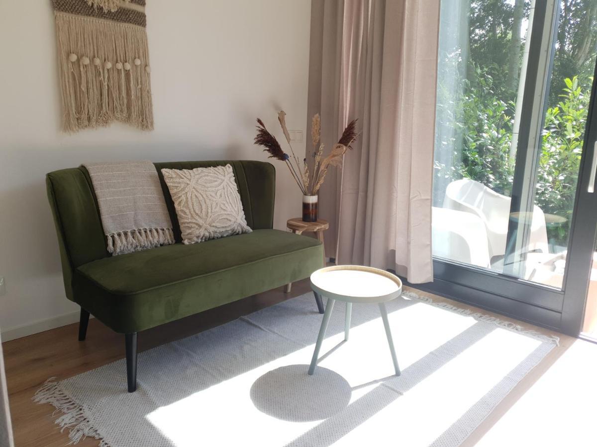 Elahuizen Modern Tiny House Op Rustig Watersportpark 빌라 외부 사진